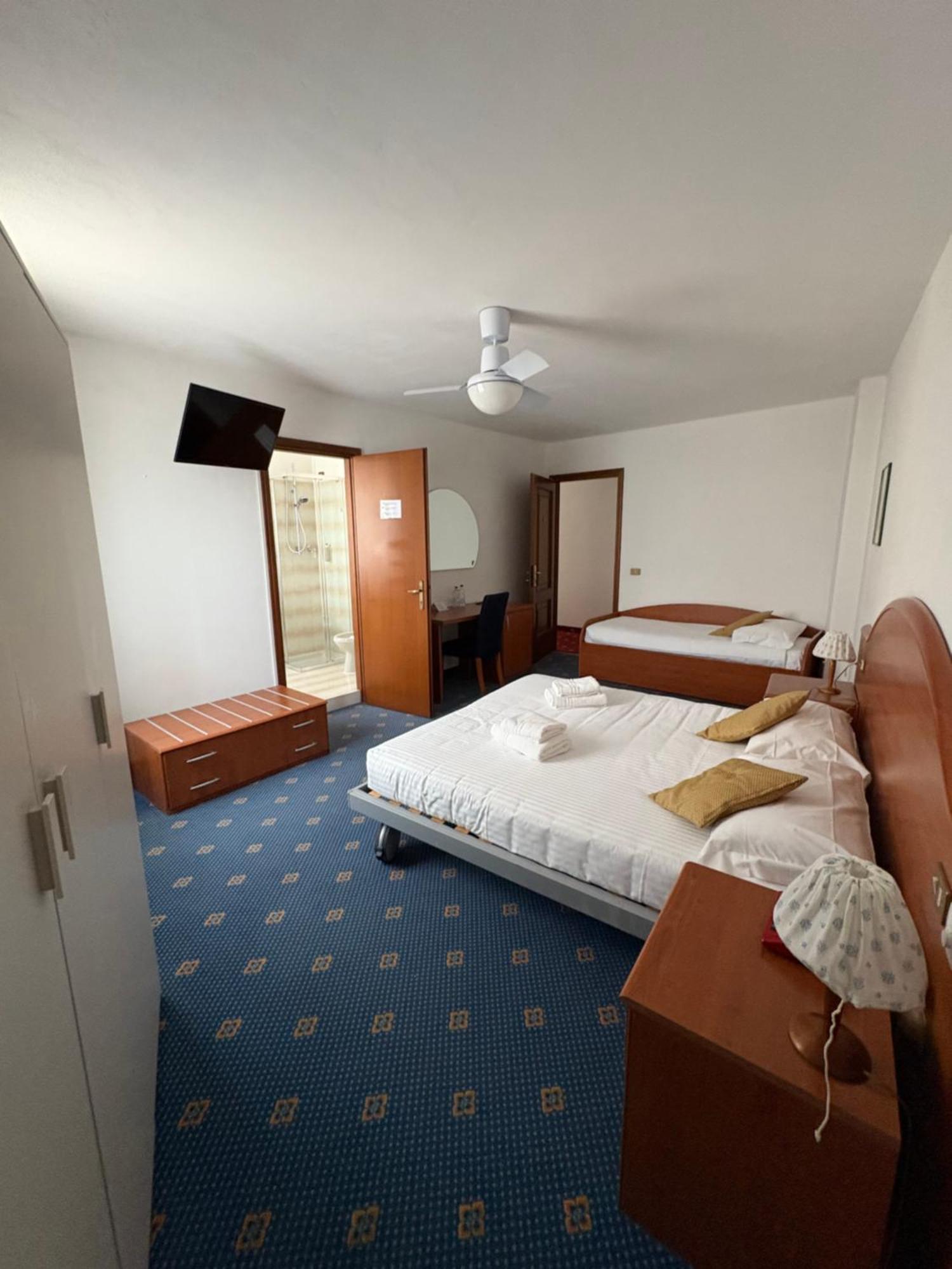 Garni Hotel Tignale Luaran gambar