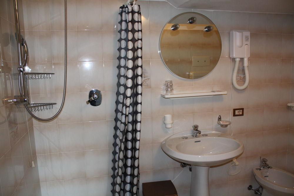 Garni Hotel Tignale Luaran gambar
